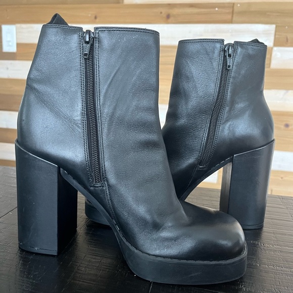 GB Gianni Bini Ah-Mazed Black Leather Platform Block Heel Booties SZ 8.5 Grunge - Picture 6 of 8